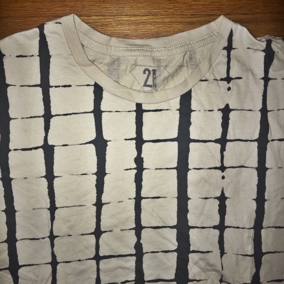 Forever 21 Men’s Tee in Excellent Condition. - Picture 2 of 2